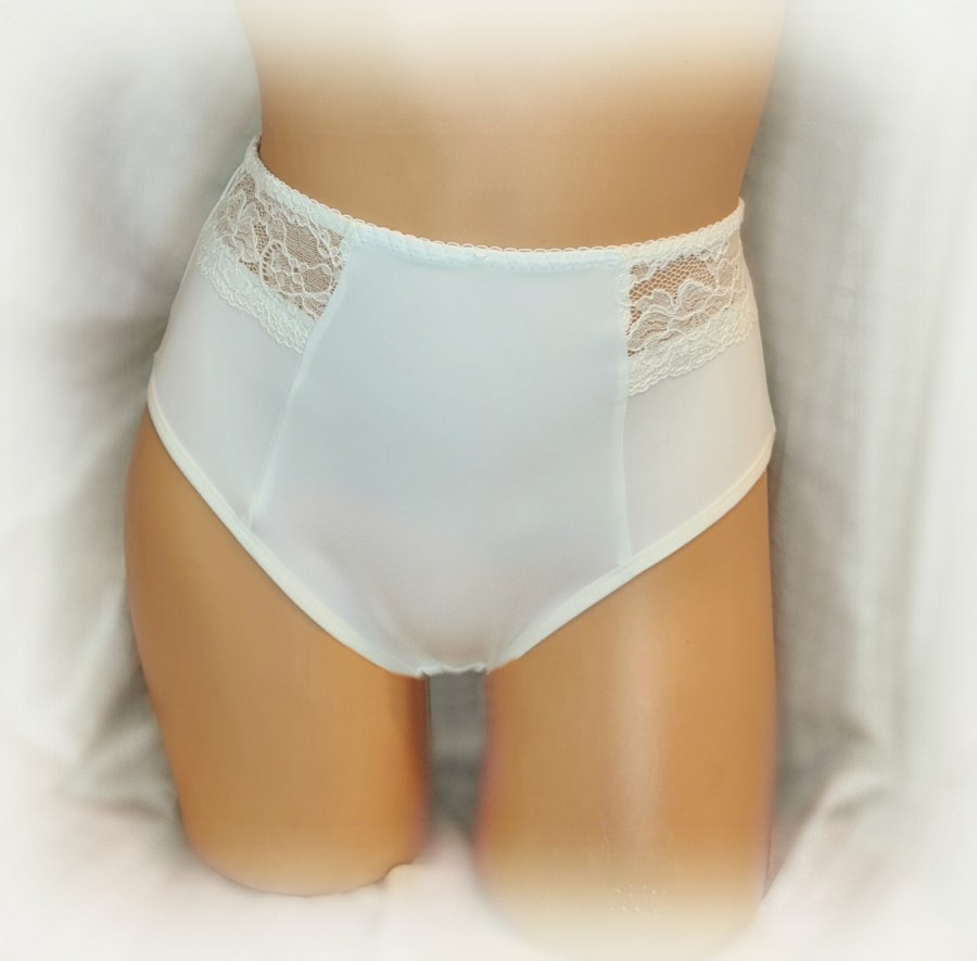 Latviškos kelnaitės aukštu liemeniu ŠAMPANO spalva - LV345